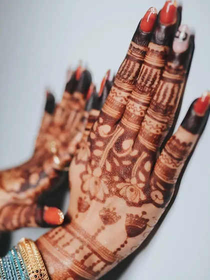 A stunning close-up of a finished mehendi stain, paired with a beautiful manicure. The details of the floral and paisley patterns are highlighted perfectly.