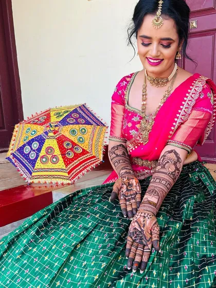 A duplicate image of the vibrant bride, showcasing her full mehendi design.
