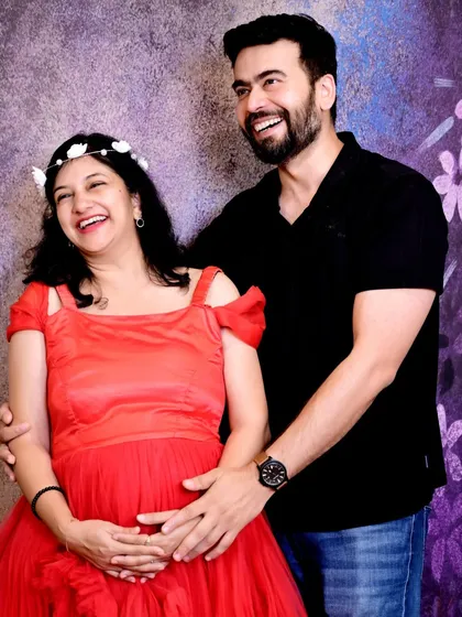 The journey to parenthood is filled with so much laughter and love. My maternity sessions are all about capturing that genuine happiness in a relaxed and comfortable setting.