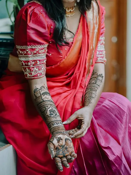 A duplicate image of the stunning bridal mehendi, offering another clear look at the intricate design.