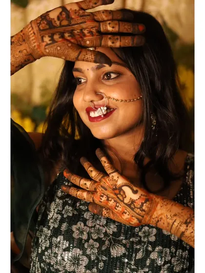 A duplicate image of the bride's beautiful pose.