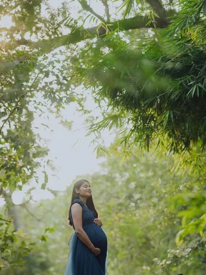 Bathed in the golden hour light. This solo maternity portrait showcases how I use natural light to create a serene and radiant atmosphere, highlighting the beautiful silhouette of pregnancy.