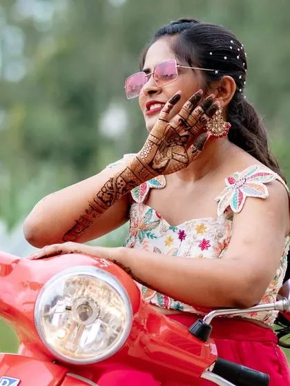 This client trusted me for both her engagement and wedding mehendi. It’s always an honor to be part of a bride's entire wedding journey.